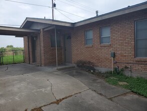 2301 N Parkwood Dr in Harlingen, TX - Building Photo - Building Photo