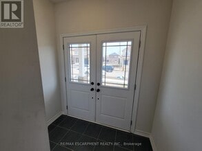 121 Baker St in Thorold, ON - Building Photo - Building Photo