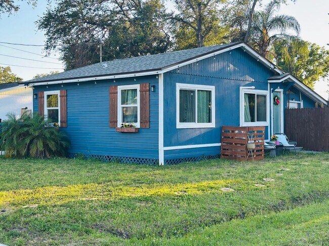 13192 Center Ave in Largo, FL - Building Photo - Building Photo