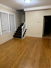 8204 S Marquette Ave, Unit 2 in Chicago, IL - Building Photo - Building Photo