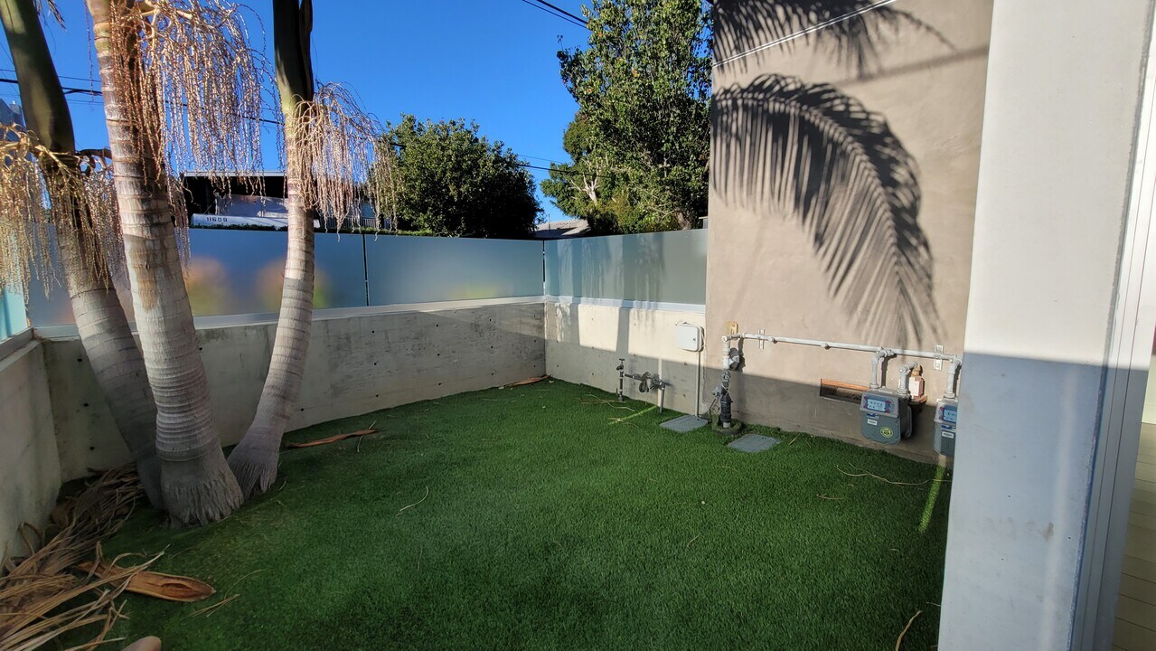 11610 Ohio Ave, Unit 2 in Los Angeles, CA - Building Photo
