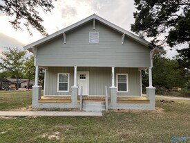 1511 Danville Rd SW in Decatur, AL - Building Photo