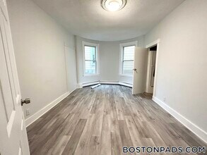 8-10 oakland St., Unit 1 in Boston, MA - Foto de edificio - Building Photo