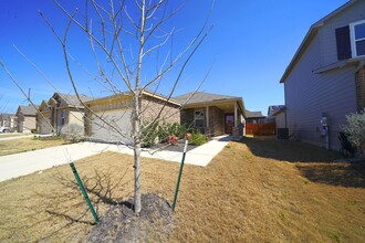 4610 Heathers Cross in Saint Hedwig, TX - Building Photo - Building Photo