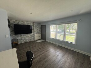 310 N William St in Mount Prospect, IL - Foto de edificio - Building Photo