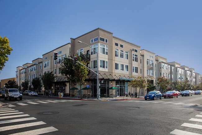 The Courtyards at 65th Street in Emeryville, CA - Foto de edificio - Building Photo