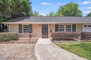 2417 Laburnum Ave in Charlotte, NC - Building Photo