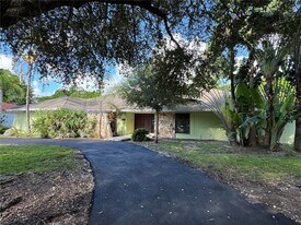 17900 SW 77th Ave in Palmetto Bay, FL - Building Photo