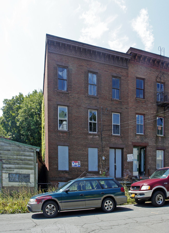 143 Washington St in Newburgh, NY - Building Photo - Building Photo