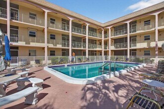 100 SE 6th Ave in Pompano Beach, FL - Building Photo - Building Photo