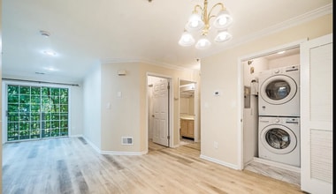 1326 Waterford Dr in Edison, NJ - Building Photo - Building Photo