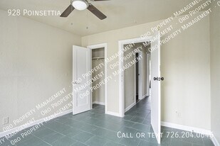928 Poinsettia St in San Antonio, TX - Building Photo