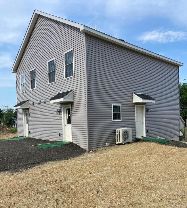 26 Grand St in Marlboro, NY - Building Photo - Building Photo