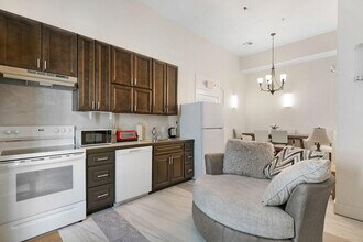 1609 Baronne St in New Orleans, LA - Building Photo - Building Photo