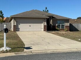 233 Croft Cir in Crestview, FL - Building Photo