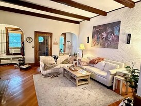 116-26 Park Ln S in Forest Hills, NY - Building Photo