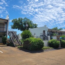 Quarter Inn Apartments in Jackson, MS - Building Photo - Building Photo