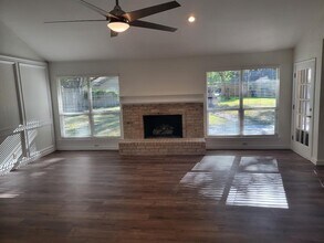 10403 Pinehurst Dr in Austin, TX - Building Photo - Building Photo