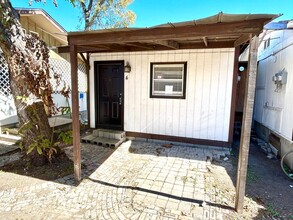 2614 Monterey Street in San Antonio, TX - Building Photo - Interior Photo