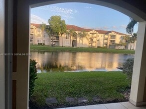 8060 N Nob Hill Rd in Tamarac, FL - Building Photo - Building Photo