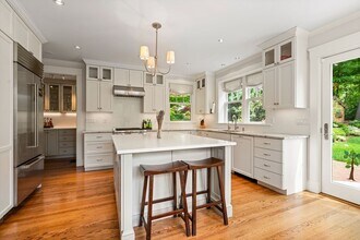 23 Chestnut St in Wellesley, MA - Building Photo - Building Photo