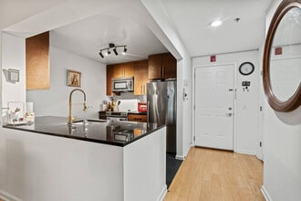 1304 City Pl, Unit 1304 in Edgewater, NJ - Building Photo - Building Photo