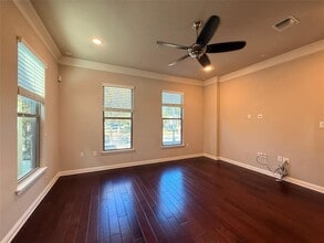 2021 Simond Ave in Austin, TX - Building Photo - Building Photo