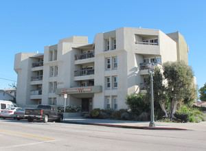 Stevenson Manor in Los Angeles, CA - Foto de edificio - Building Photo