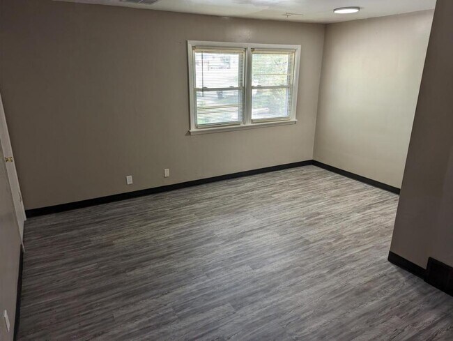 2 James Pl in Bloomington, IL - Building Photo - Building Photo