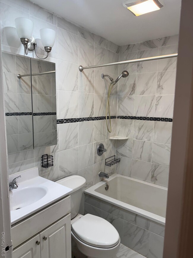 47-25 208th St in Queens, NY - Building Photo - Building Photo