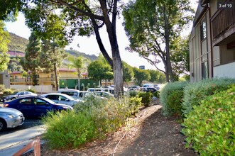 5462 Adobe Falls Rd, Unit 7 in San Diego, CA - Foto de edificio - Building Photo