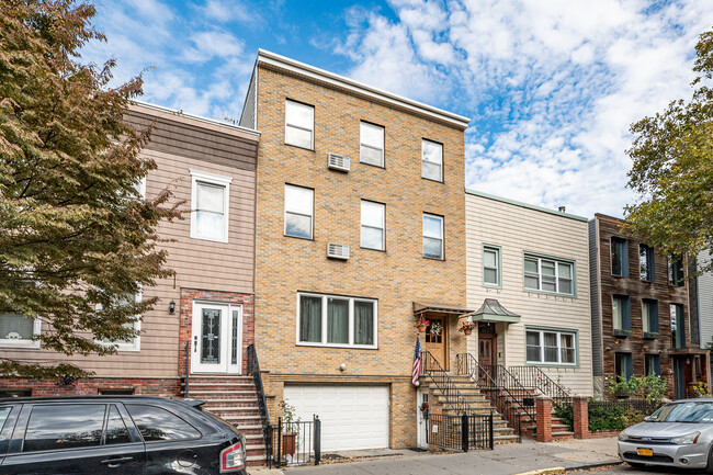 123 Oak St in Brooklyn, NY - Building Photo - Building Photo