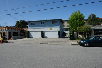 648 Walnut St in San Carlos, CA - Building Photo - Building Photo