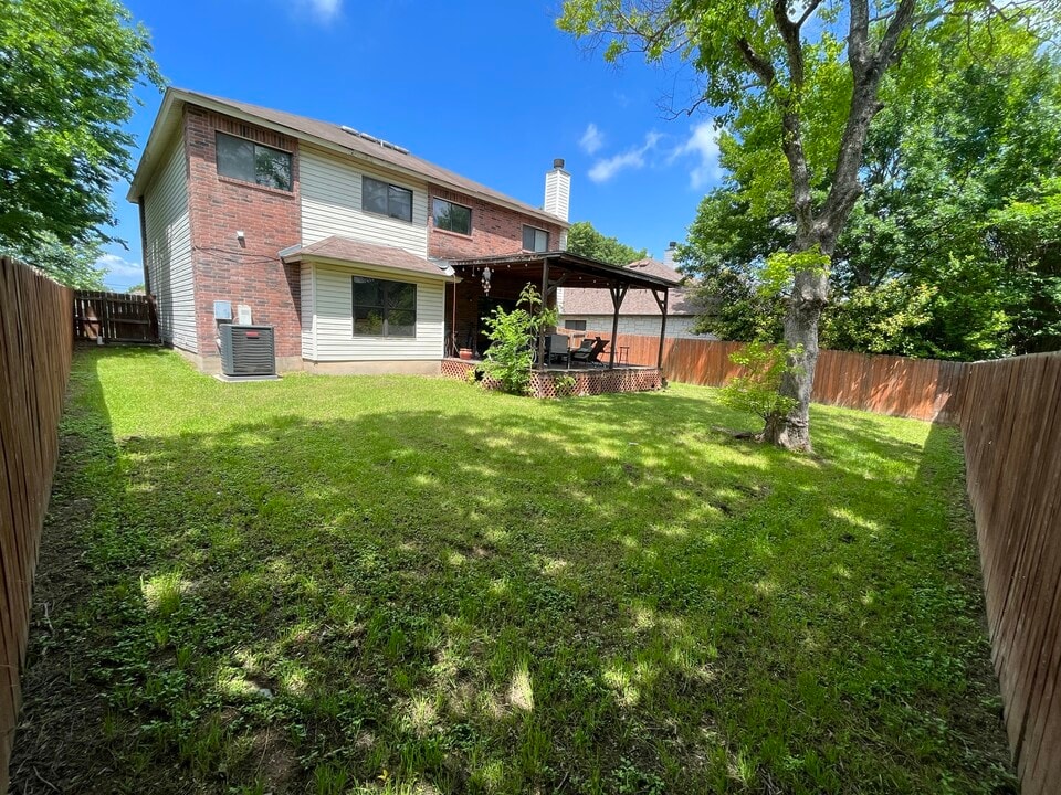 7907 Rosenberry Dr, Unit C (Next to stairs) in Austin, TX - Building Photo