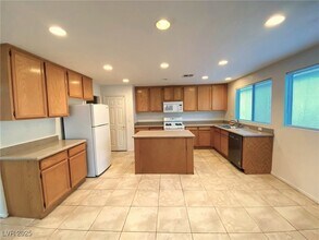 6424 Indian Peak Ct in North Las Vegas, NV - Foto de edificio - Building Photo