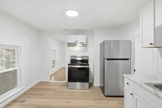 7 Day Ave, Unit 2nd floor in Westfield, MA - Foto de edificio - Building Photo