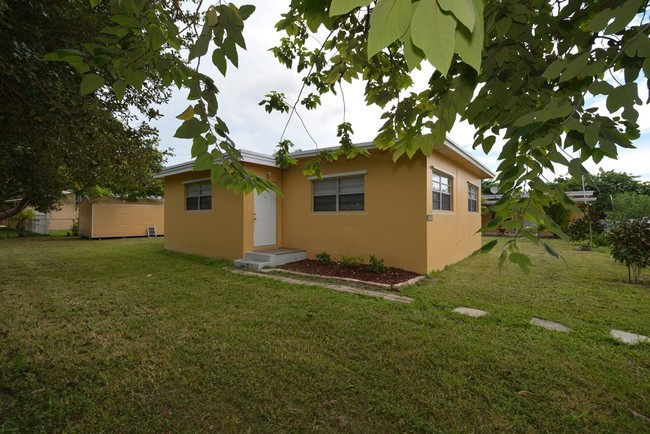 6333 Fillmore St in Hollywood, FL - Building Photo - Building Photo