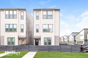 18403 Idyllic Aly in Shenandoah, TX - Building Photo