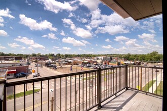 12b Lofts & Avenue M in Manhattan, KS - Foto de edificio - Building Photo