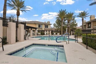 813 Peachy Canyon Cir in Las Vegas, NV - Foto de edificio - Building Photo