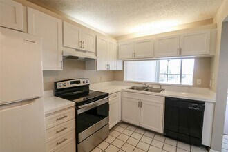 2424 W Tampa Bay Blvd in Tampa, FL - Building Photo - Building Photo