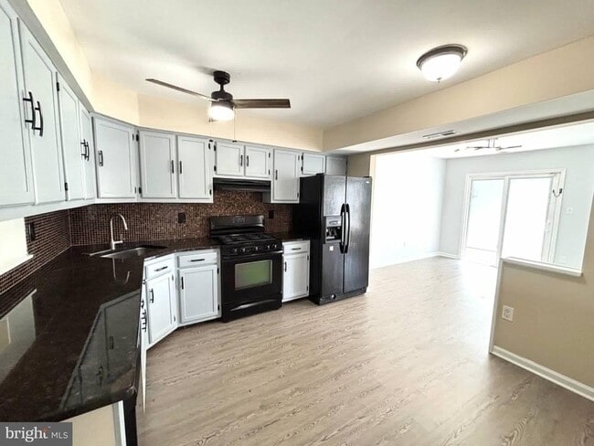 property at 2 Quasar Ct