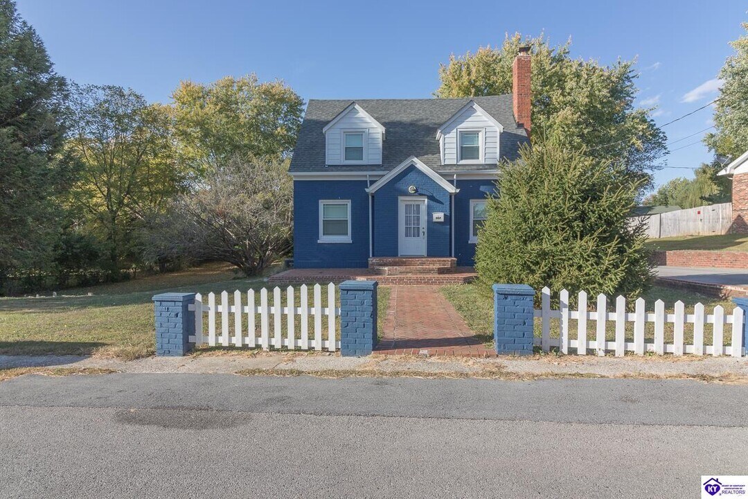 307 Central Ave in Vine Grove, KY - Building Photo