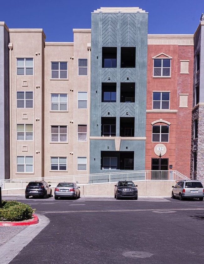 32 E Serene Ave in Las Vegas, NV - Building Photo - Building Photo