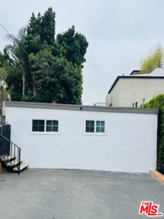 8975 Shoreham Dr in Los Angeles, CA - Building Photo - Building Photo