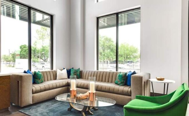 7600 Kirby Dr in Houston, TX - Building Photo - Building Photo