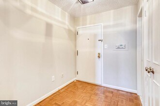 1101 S Arlington Ridge Rd in Arlington, VA - Foto de edificio - Building Photo