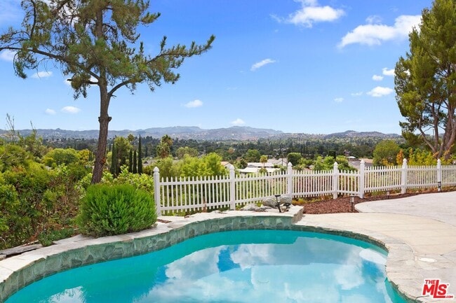 7124 Gateshead Way in Los Angeles, CA - Building Photo - Building Photo