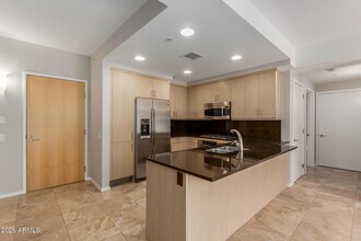 7117 E Rancho Vista Dr in Scottsdale, AZ - Building Photo - Building Photo