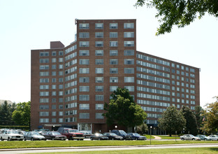 5100 Monument Avenue Condos in Richmond, VA - Foto de edificio - Building Photo